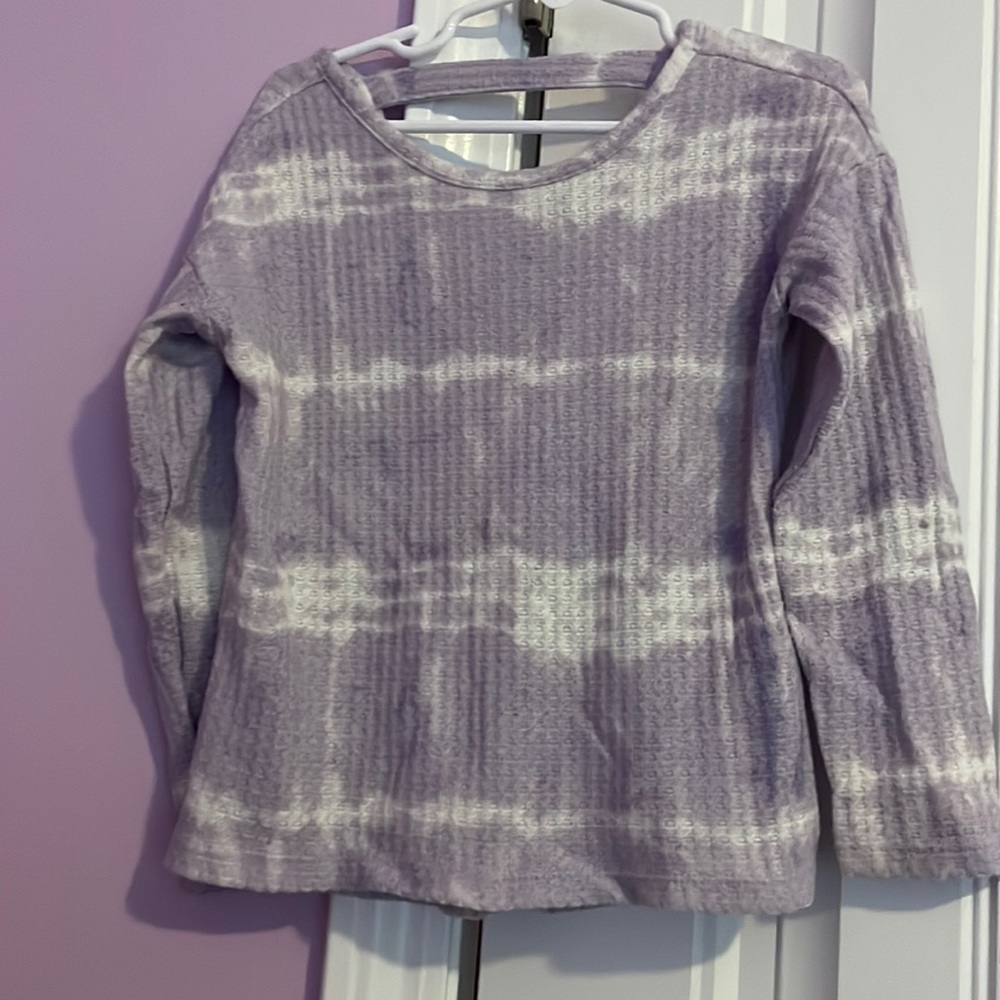 Cute tie dye purple light weight sweater size 4